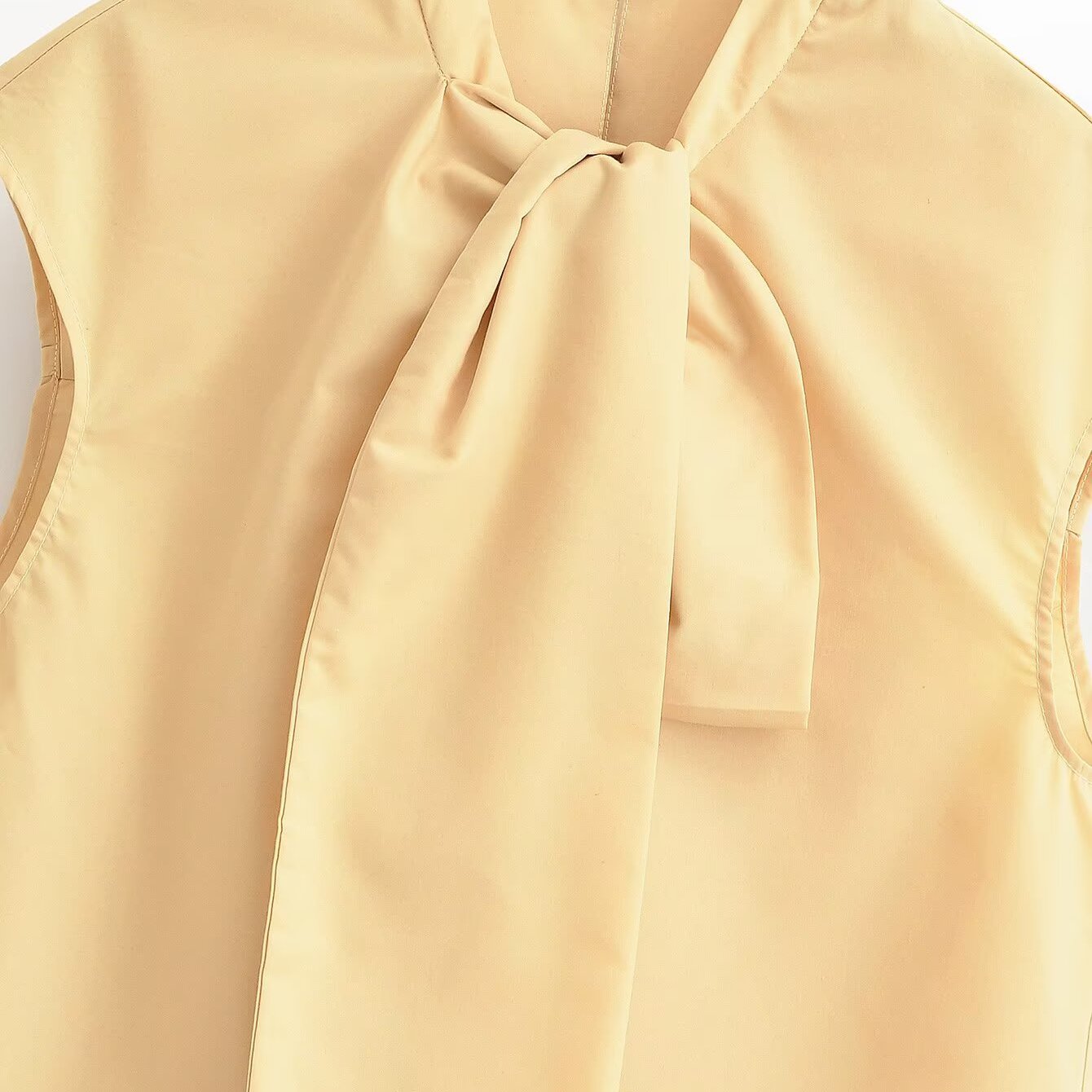 Casual Chic Stand Collar Tie D - Collectible Collection 评论和价格