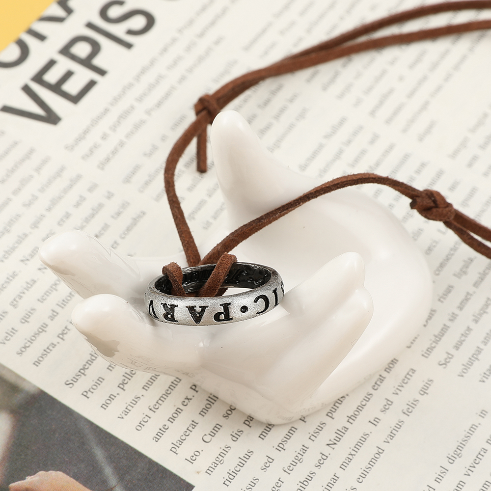 Game Anime Leather Chain Ring  - Vintage Item 评论和价格