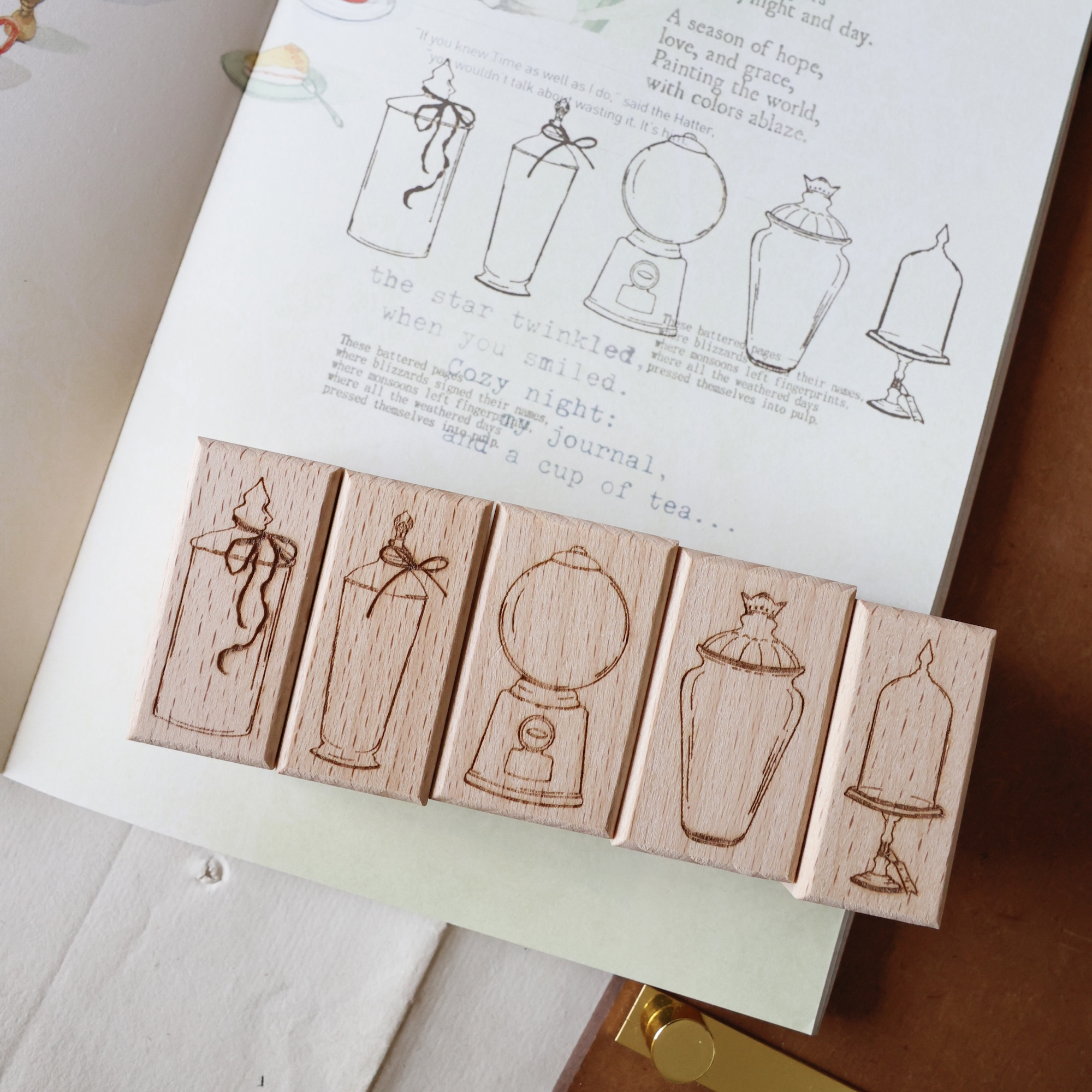 Two Raccoons Vintage Flower Fr - Vintage Collectible Stamps 评论和价格